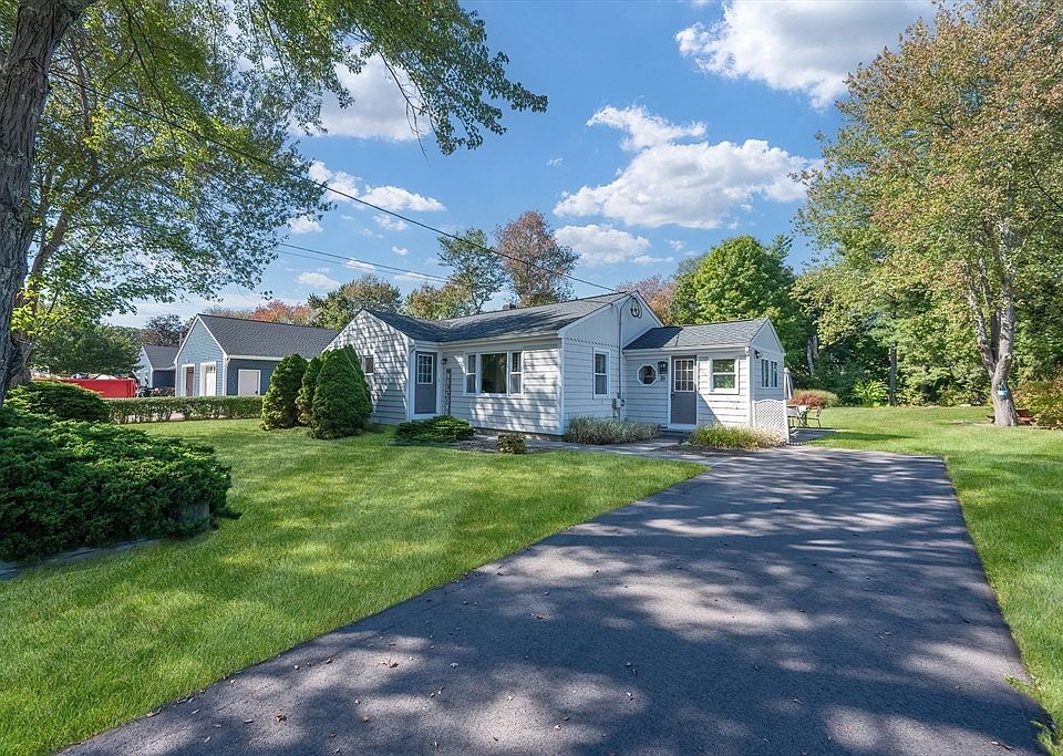 1st image of 16 Raymond Hall Dr