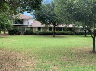 1901 W Wintergreen Rd, Lancaster, TX 75134