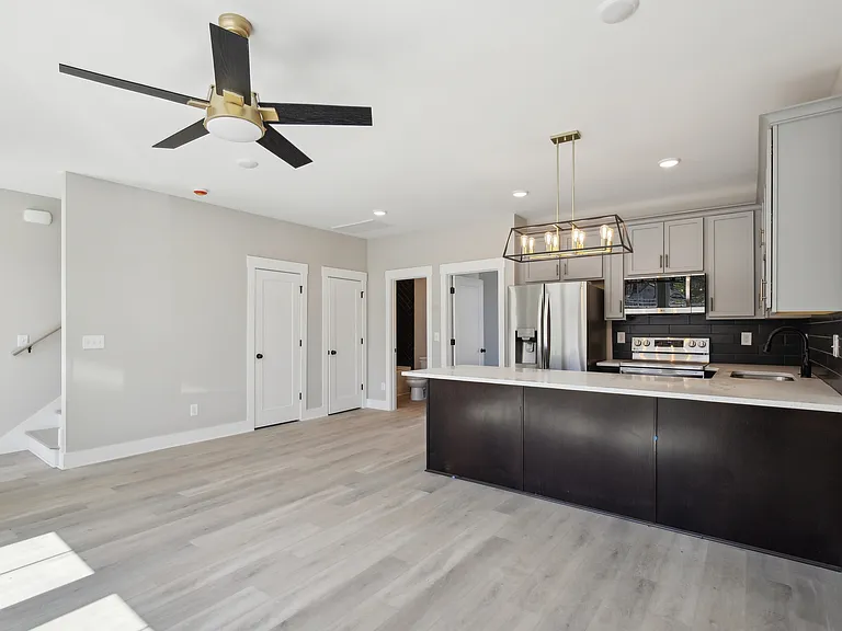 371 Archwood Dr — Photo 8