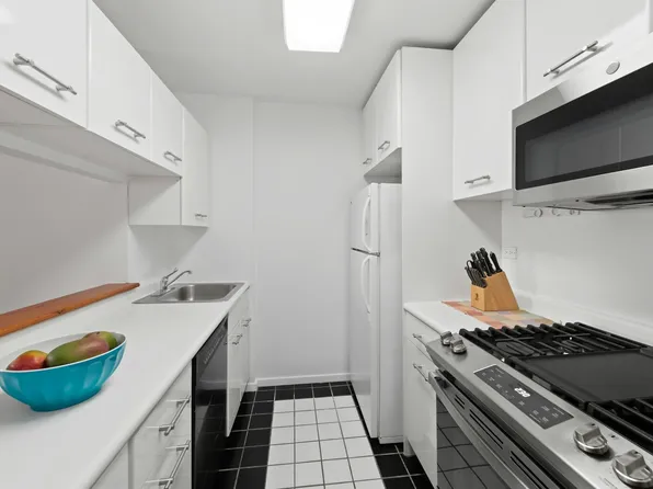 2373 Broadway image 3 of 8