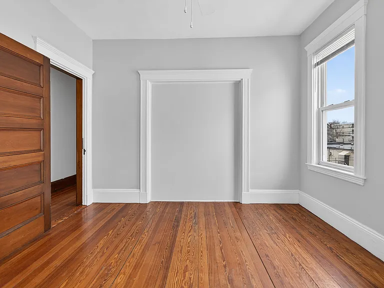 18 Gibson St #3 — Photo 8