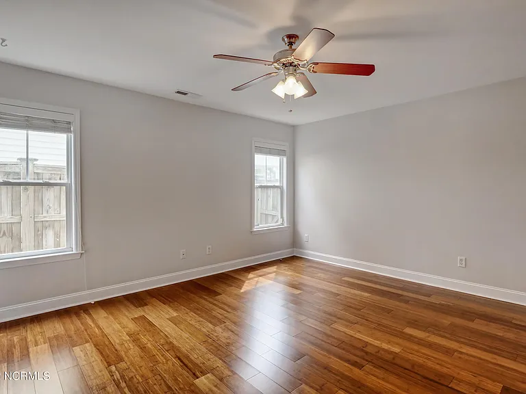 611 Catamaran Dr — Photo 14
