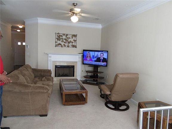 4th image of 926 Abbey Park Way