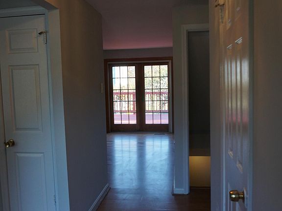 3rd image of 19 Shady Spring Pl