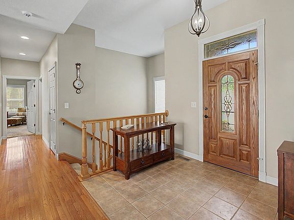3rd image of 3700 Birch Ct