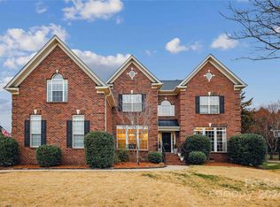 611 Carver Pond Ln, Waxhaw, NC 28173