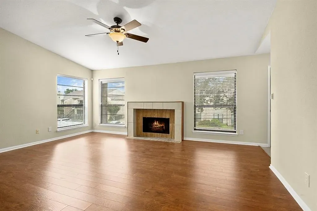 2 bed, 1200 sqft, $1,595 — Photo 1