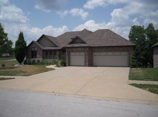 6001 S Lakepoint Dr, Springfield, MO 65804