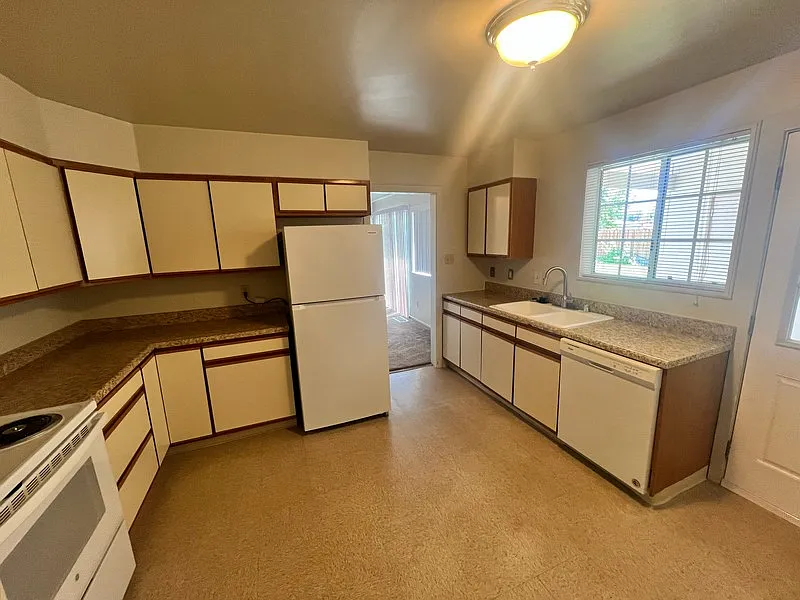 4 bed, 2193 sqft, $2,795 — Photo 4