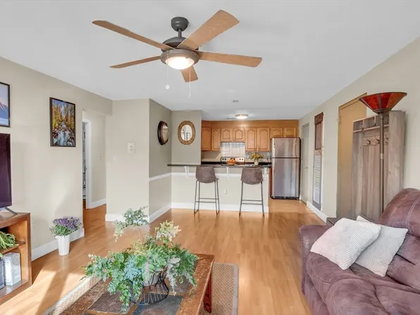 3 Colonial Dr #10, Andover, MA 01810