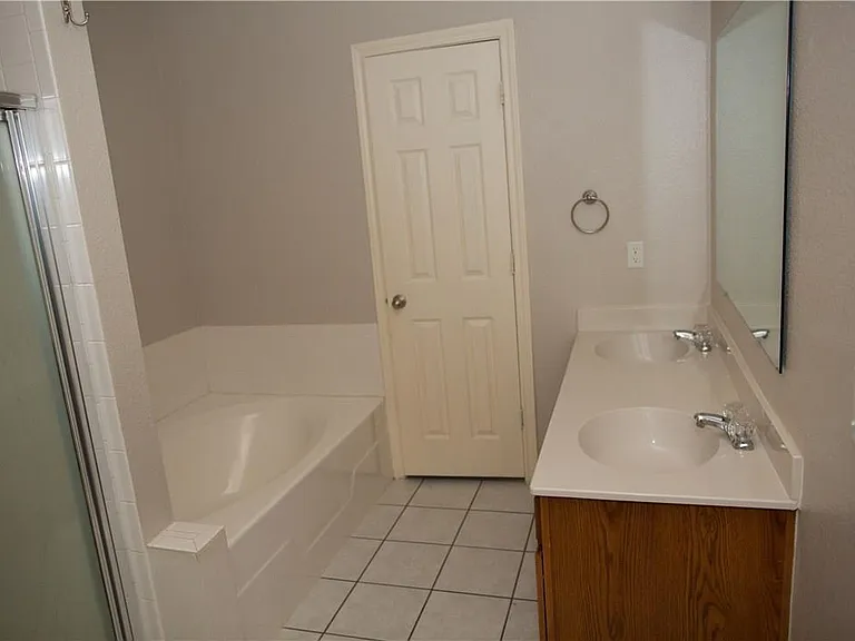 2410 S Forest Hls — Photo 21