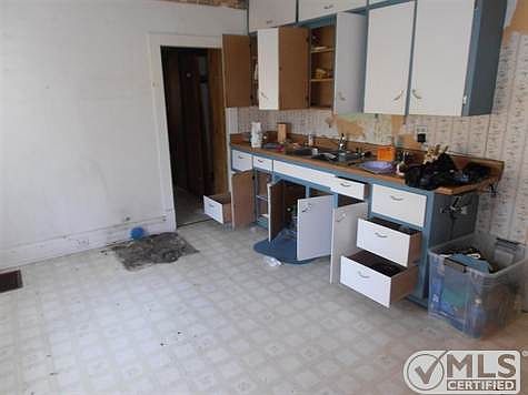 3rd image of 15975 Water St
