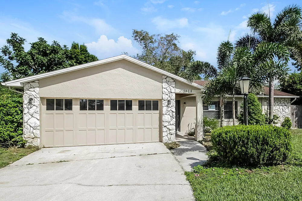 3 bed, 2.0 bath, 1606 sqft, $3,720 — Photo 1