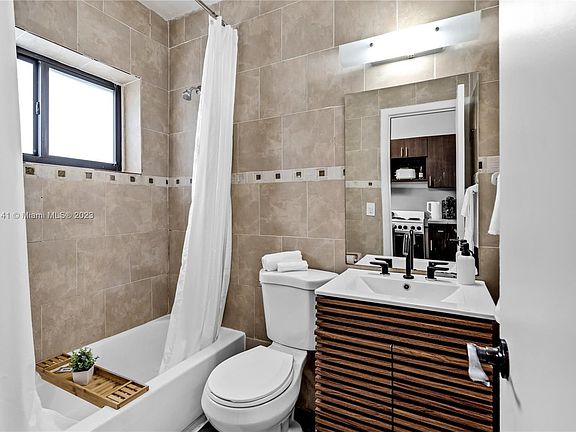 5th image of 1350 NE 111th St #2