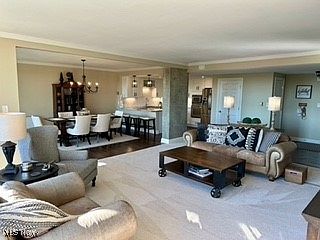 3rd image of 1 Bratenahl Pl APT 808