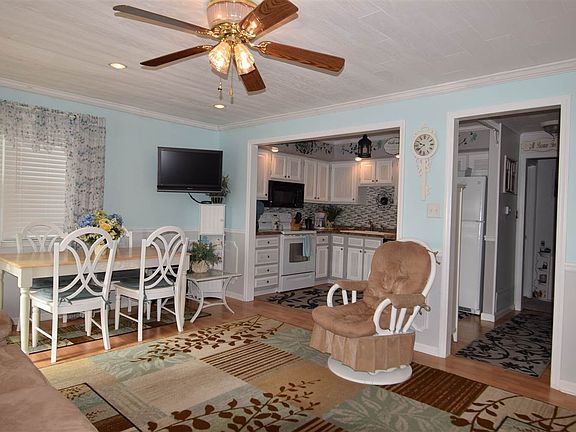 3rd image of 6412 Landis Ave APT 109