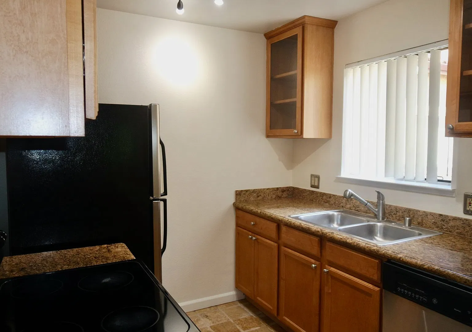 Centrally Located Santa Clara Condo — Photo 4