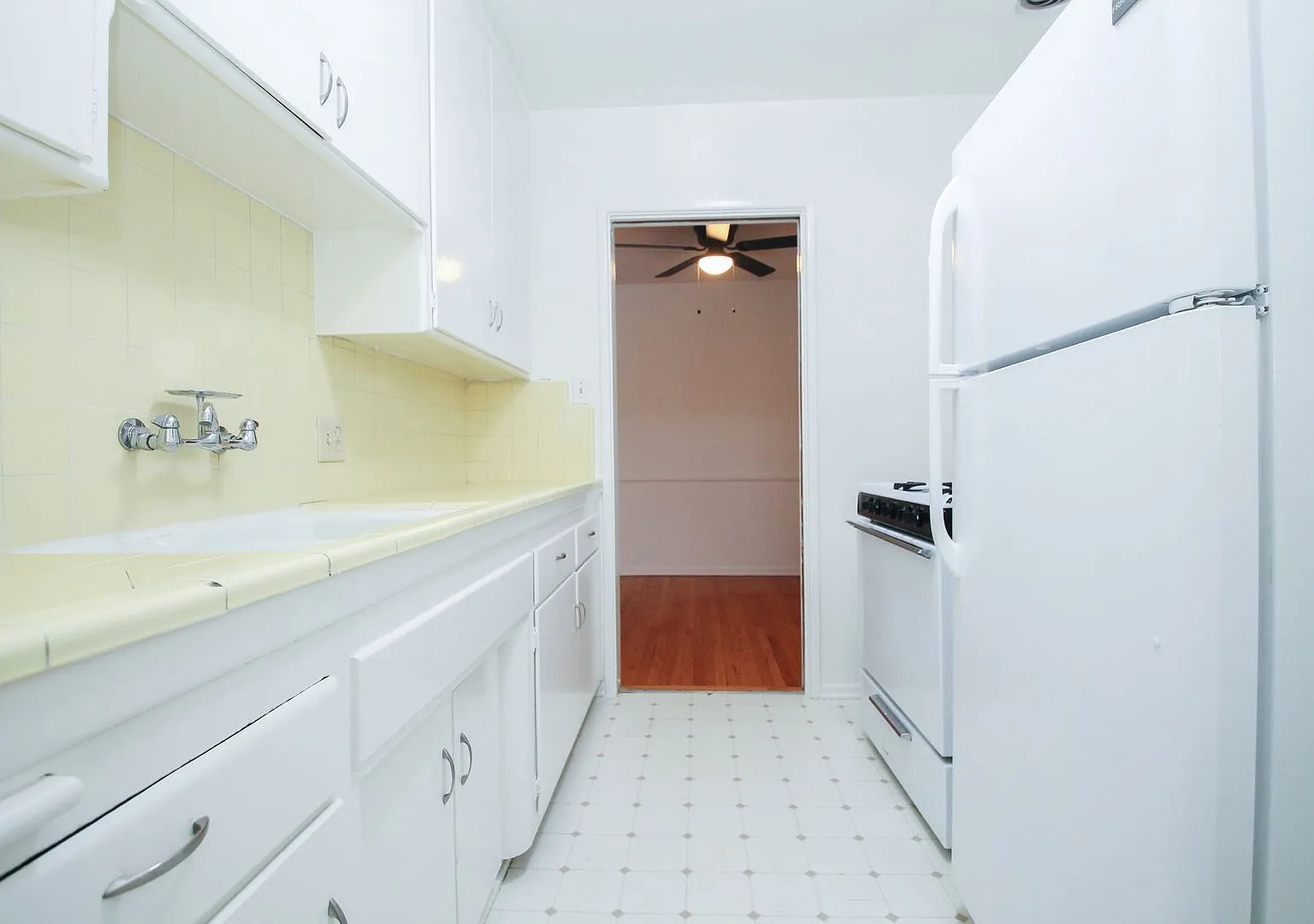 1033 S. Holt Ave. — Photo 2