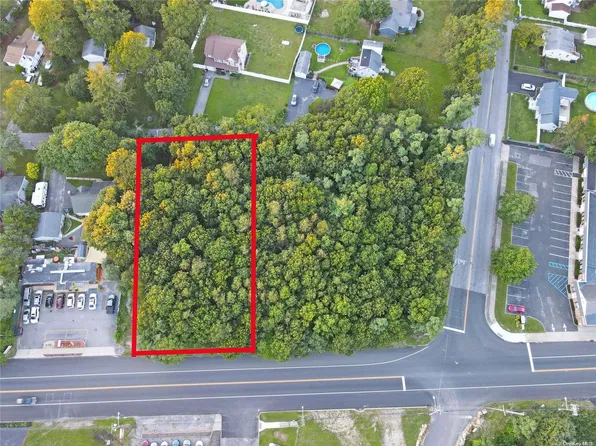 Devon Lane, Middle Island, NY 11953