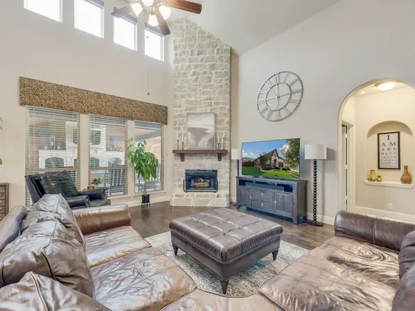 1037 Canterbury Ln, Forney, TX 75126
