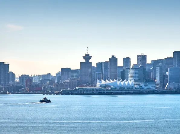 755 Harbourside Dr #807, North Vancouver, BC V7P 3R7