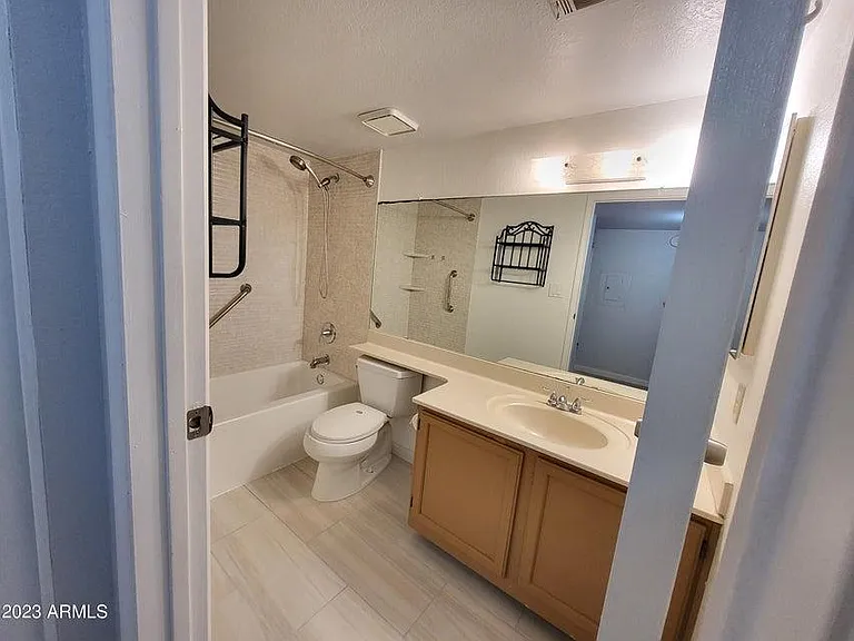 18811 N 19th Ave #2013 — Photo 9