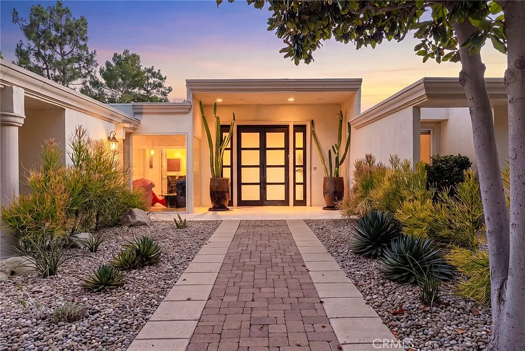 7 bed, 10.0 bath, 5485 sqft, $55,000 — Photo 2