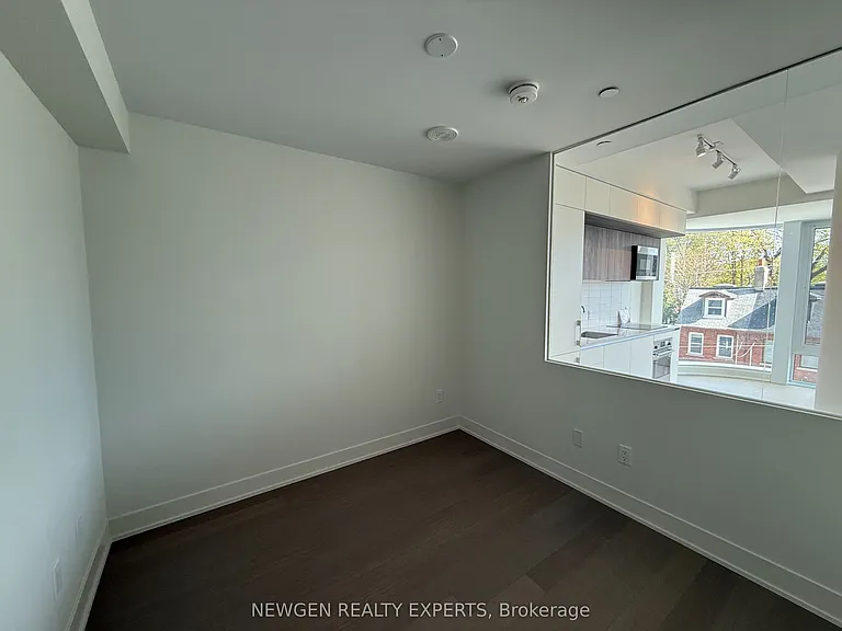 322 Dupont St #301 — Photo 11