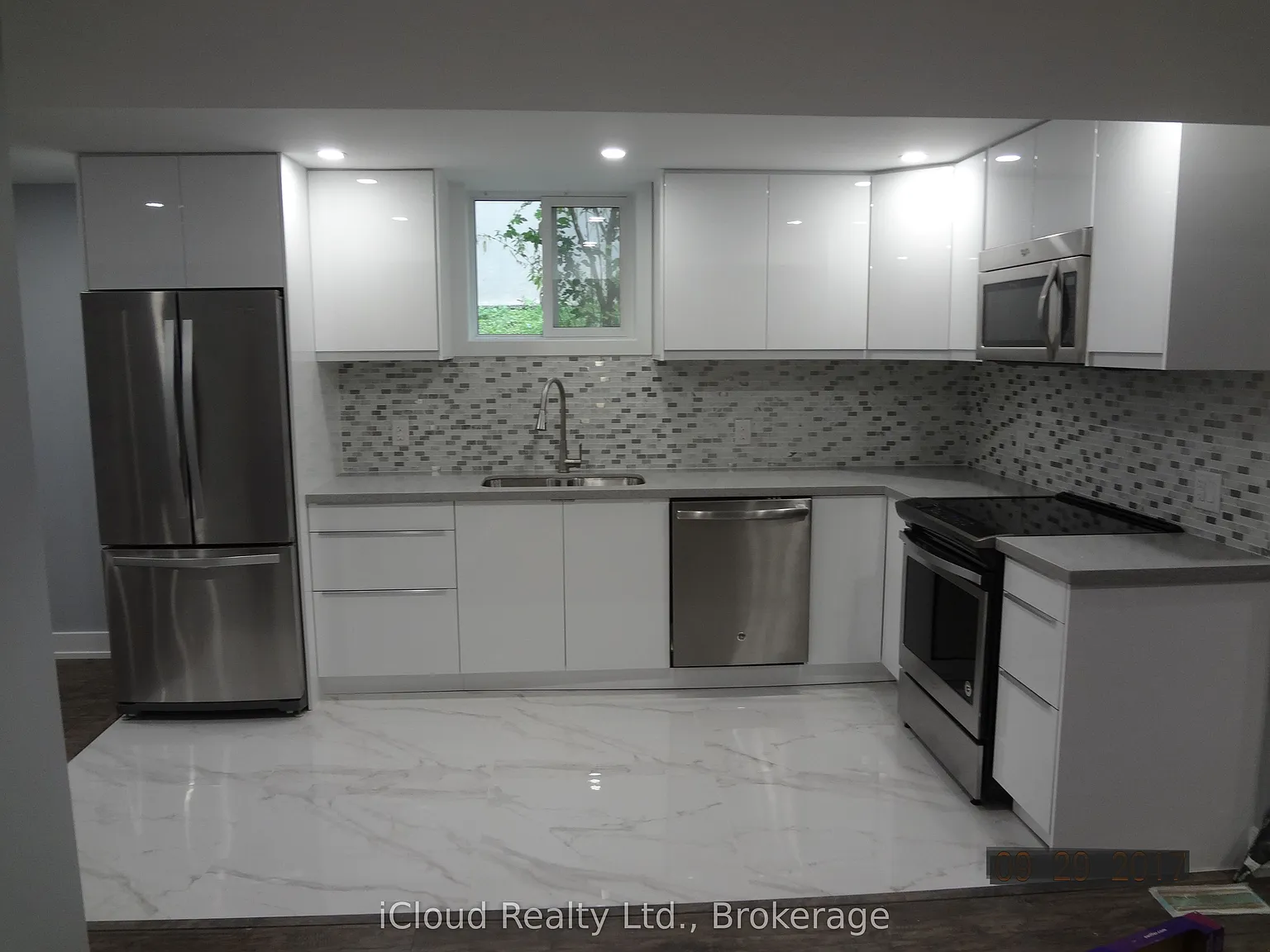 3 bed, $2,195 — Photo 2