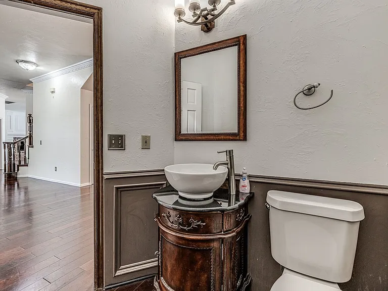 1104 Fox Lake Ln — Photo 21