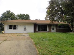 13 Lakeshire Dr, Fairview Heights, IL 62208