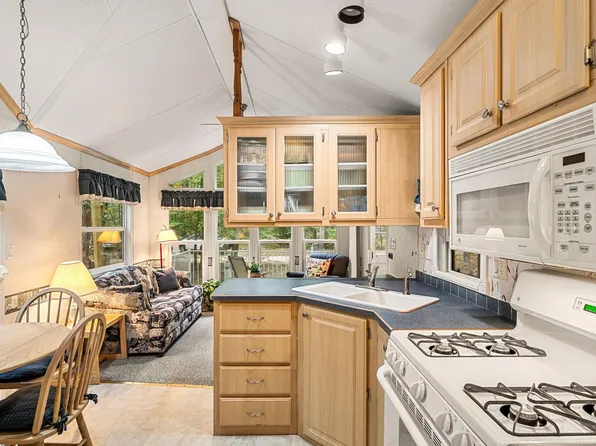11 Pine Road, Wakefield, NH 03830