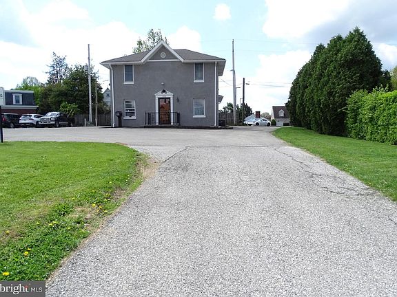 2nd image of 206 3rd St