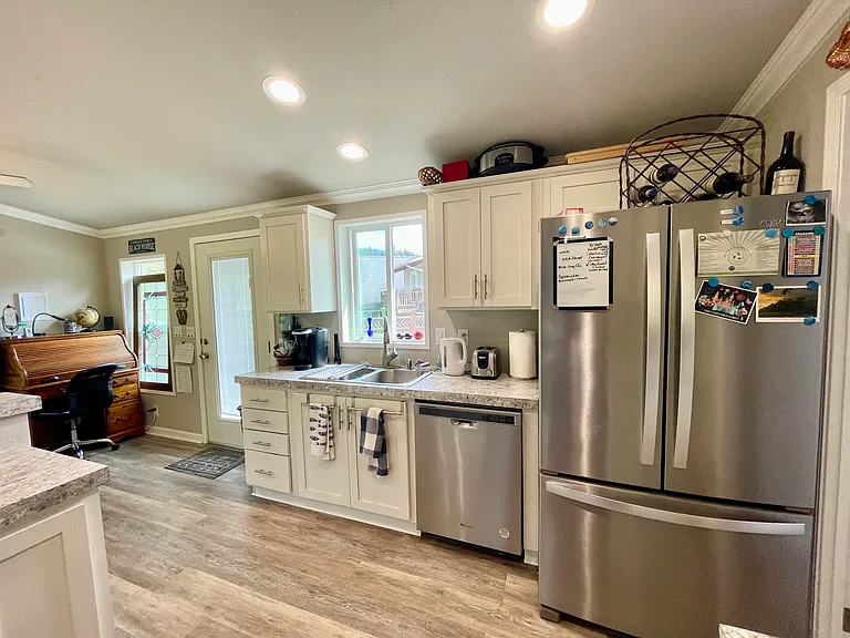 NE Shore Pl — Photo 9