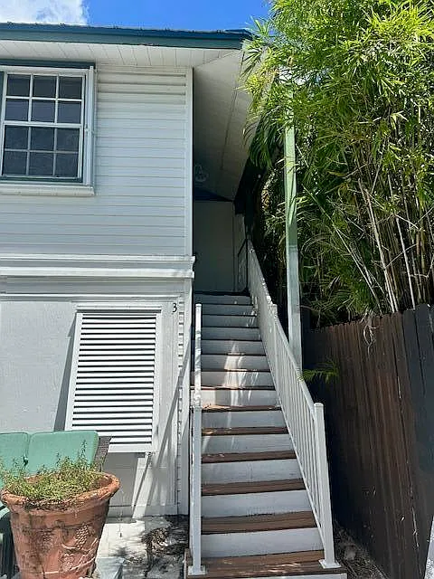 727 Penn St #3