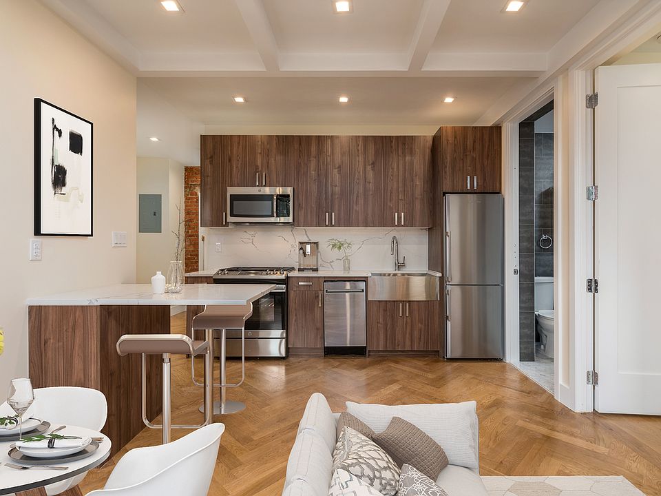 1st image of 921 Washington Ave #620