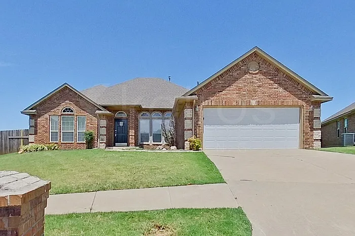 3 bed, 2.0 bath, 2052 sqft, $1,995 — Photo 1