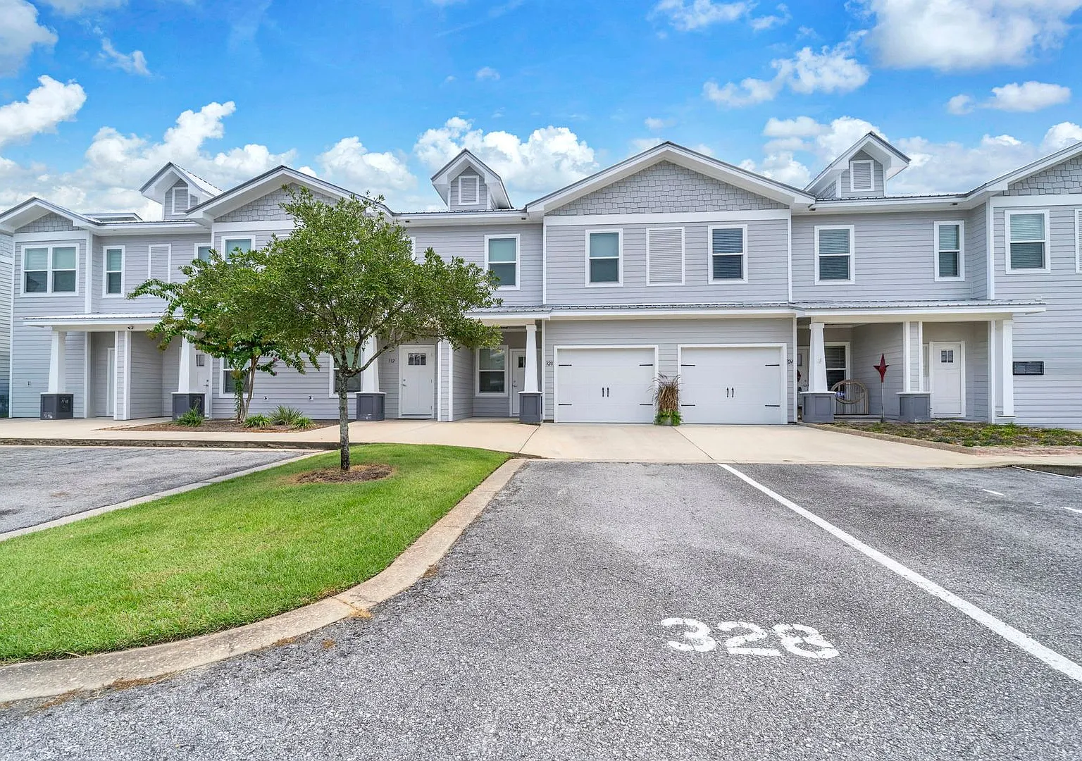 Date Palm Ln 328 - Savannah — Photo 3
