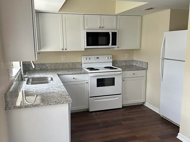 410 Meyer Ct — Photo 11