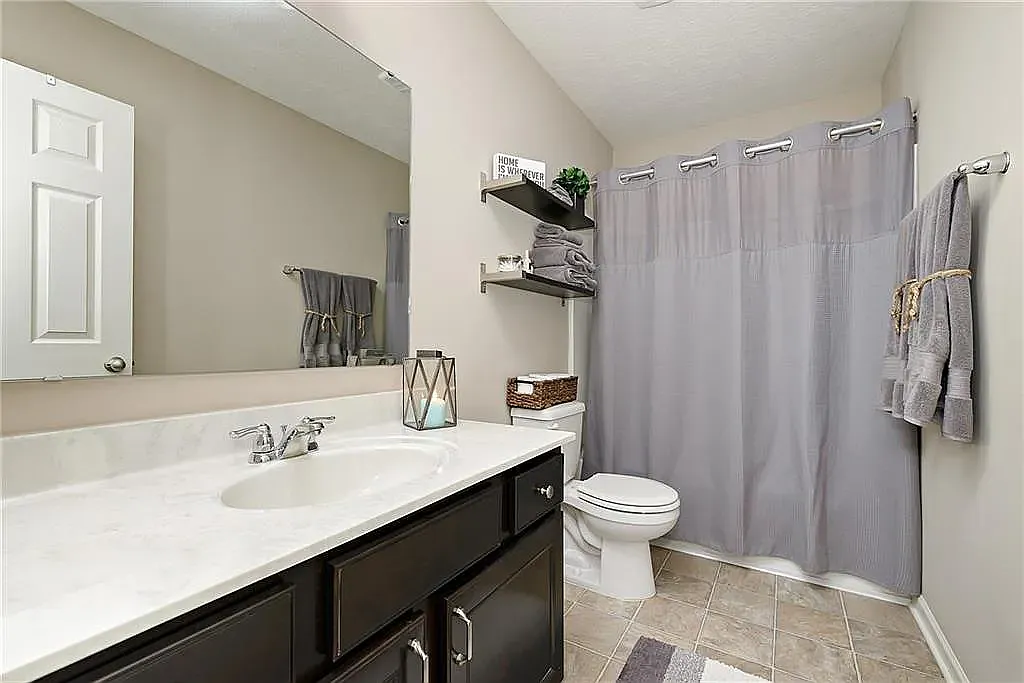 3 bed, 1237 sqft, $2,000 — Photo 4