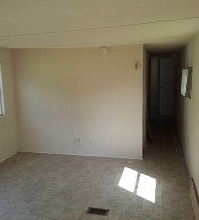 3rd image of 104 Starling Dr