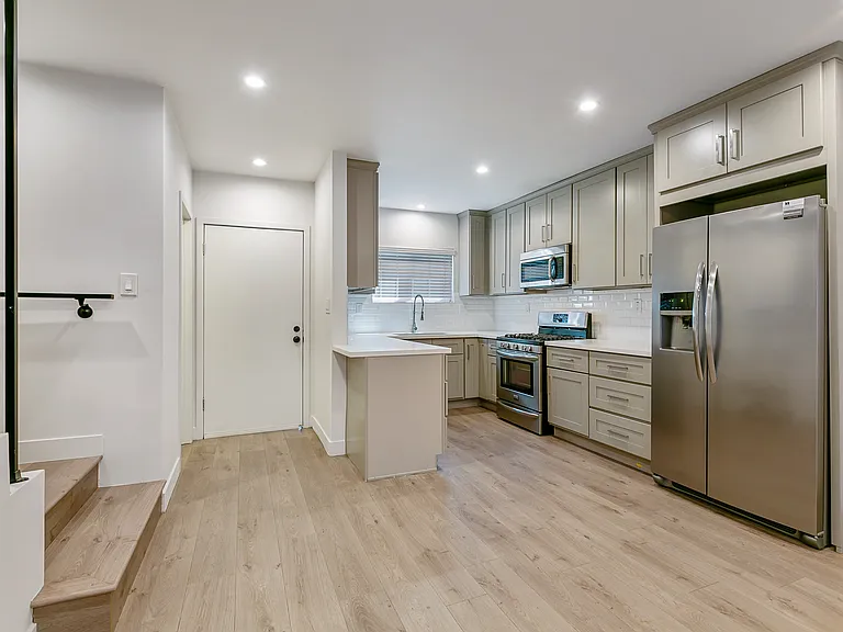 4053 W 23rd St #D — Photo 4