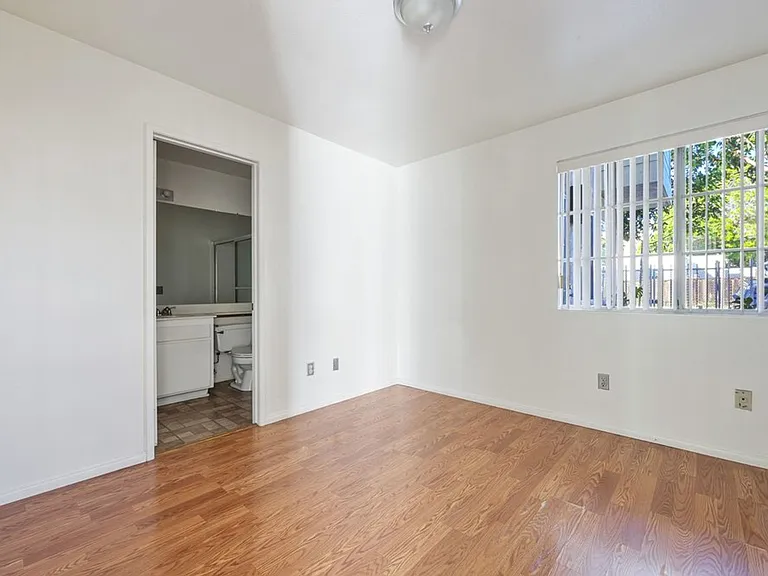 2403 Meade Ave — Photo 25