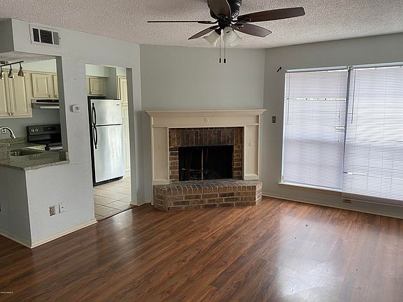 2nd image of 1304 E Bayou Pkwy APT 3A