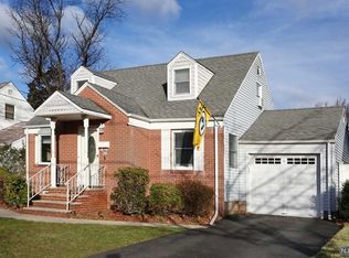 86 Maple St, Dumont, NJ 07628