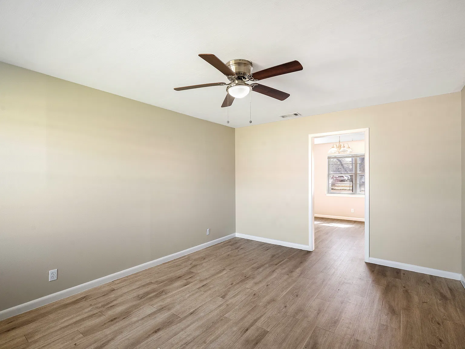 4 bed, 2.5 bath, 1372 sqft, $1,895 — Photo 2