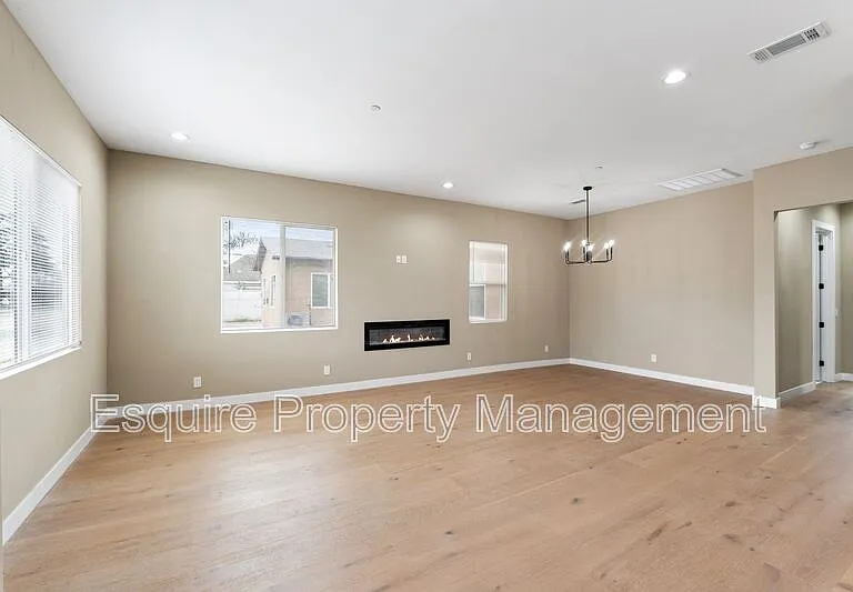 545 Carty Dr — Photo 6