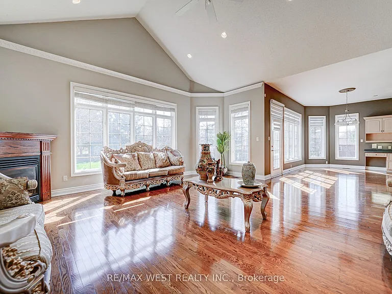23 Hanover Ct — Photo 8