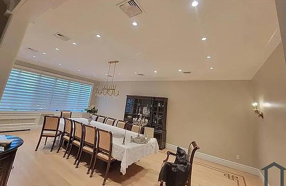 4th image of 4200 Medlar Ln