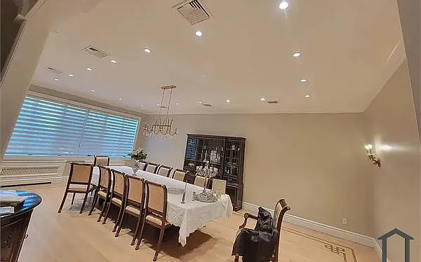 4200 Medlar Ln — Photo 4